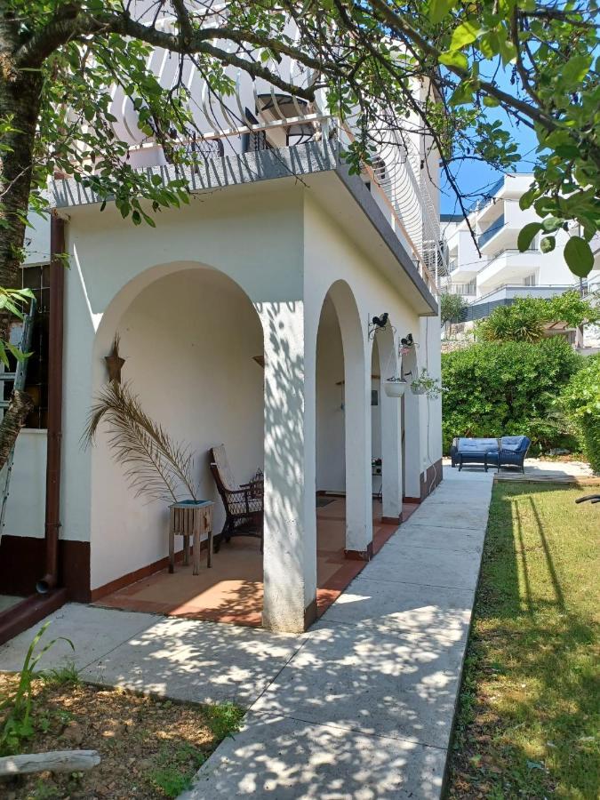 Apartment Bunjo'S Beach House Trogir Eksteriør bilde