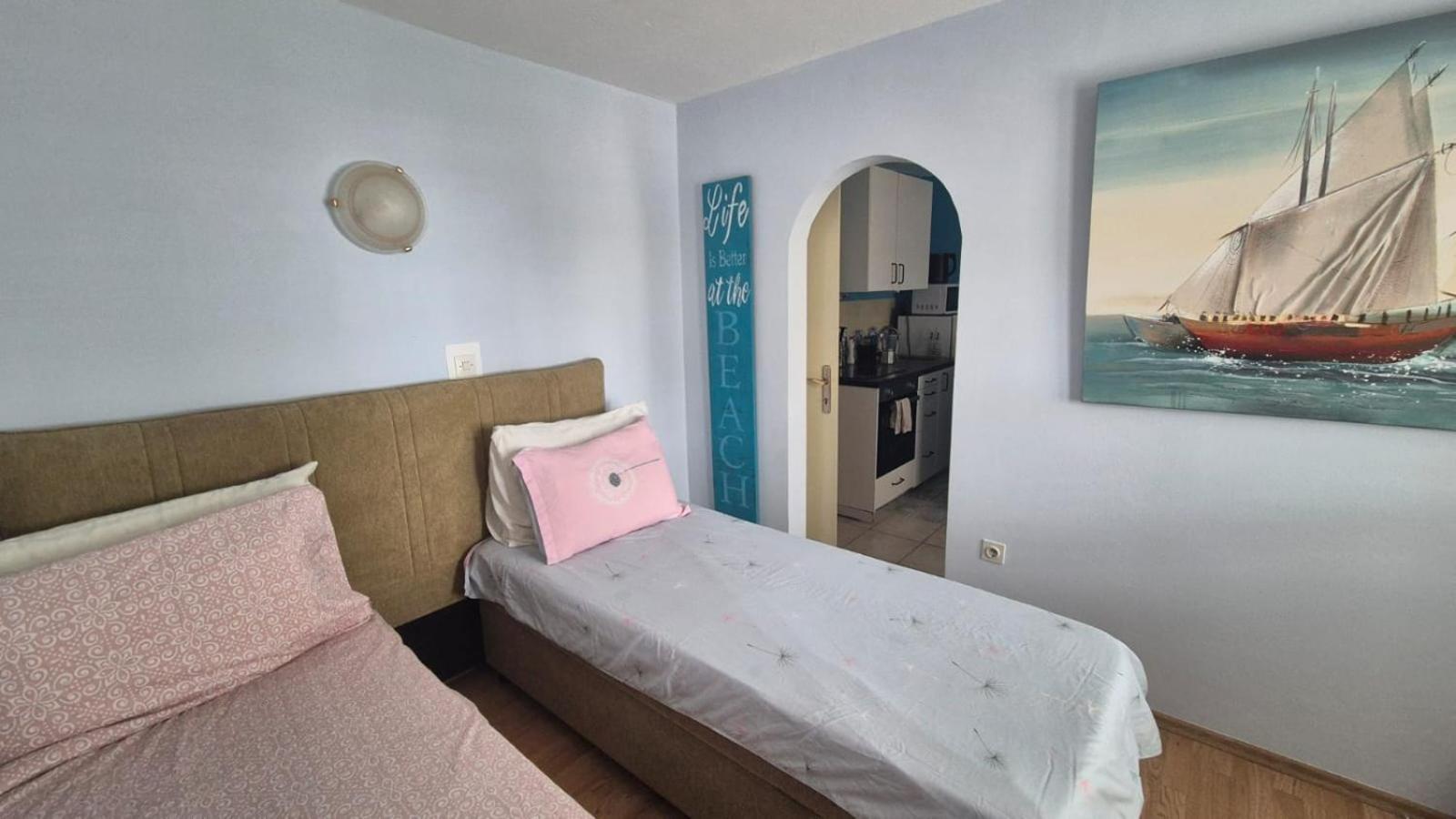 Apartment Bunjo'S Beach House Trogir Eksteriør bilde